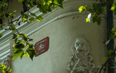 Plăcuțele vechi ale caselor din Bucureștii de altădată – o istorie urbană uitată