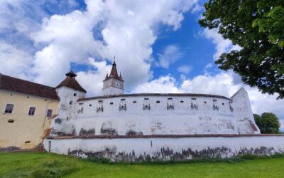 Biserica fortificată din Hărman – între legendele colacilor și aromele Transilvaniei