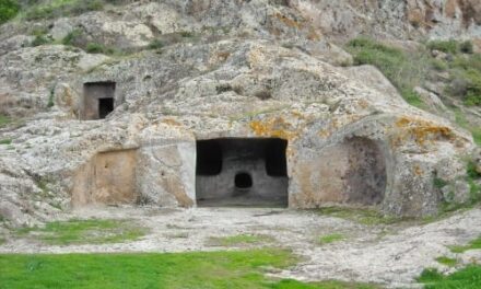 Cum arată „Casele zânelor”, monumentele neolitice sacre din Sardinia