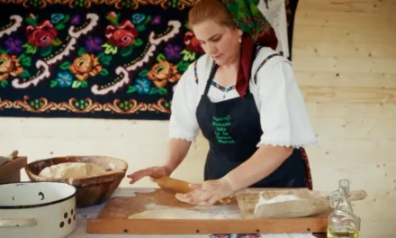 „Portret gastronomic local” ajunge în Maramureș: povestea Mariei din Poiana Novăț și o rețetă tradițională, bună pentru sezon