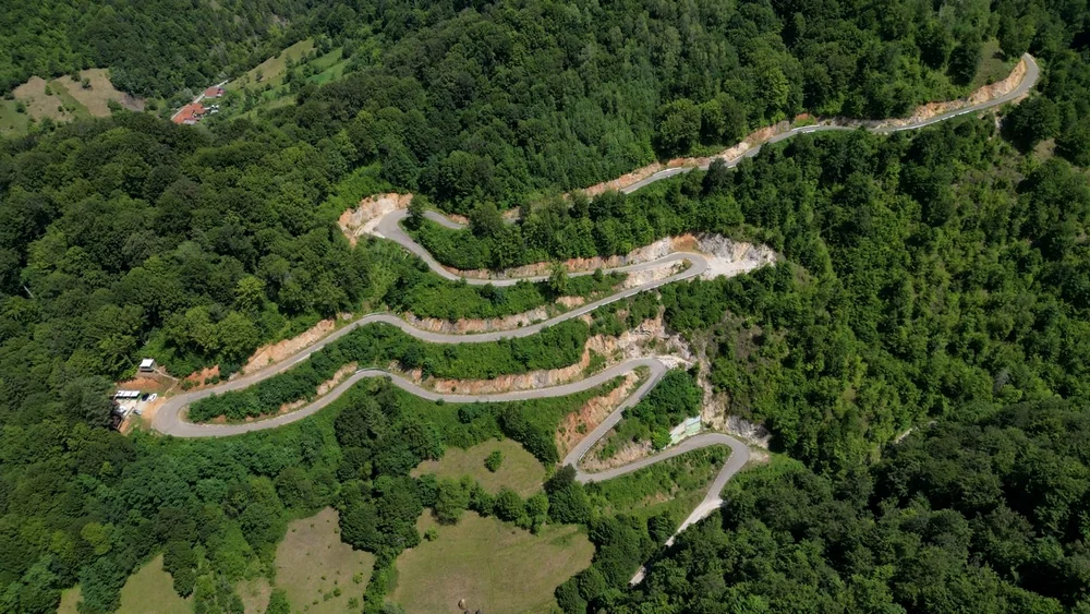 Un nou „Transfăgărășan” în vestul României. Drumul care va lega 3 județe și va redeschide pofta de explorare a Munților Poiana Ruscă