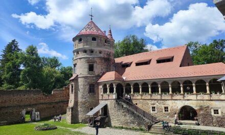 Castelul Bethlen – Cel mai frumos castel renascentist din Ardeal, incendiat la filmările lui Nicolaescu