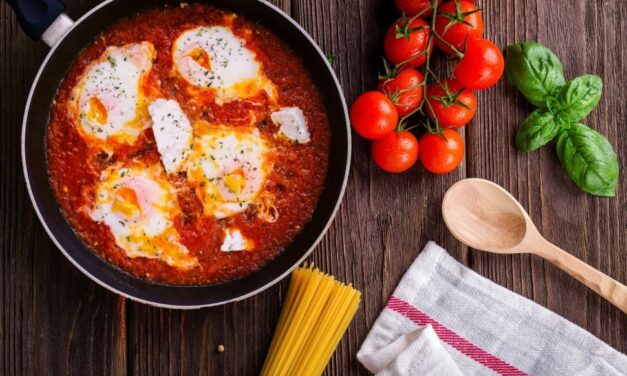 Shakshuka – mâncarea veche de mii de ani care a cucerit lumea. Delicioasă, sănătoasă și… bună pentru fertilitate