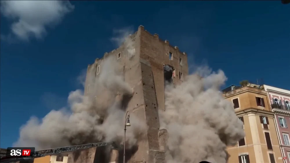 Doi români prinși sub dărâmăturile unui vechi turn medieval din Roma