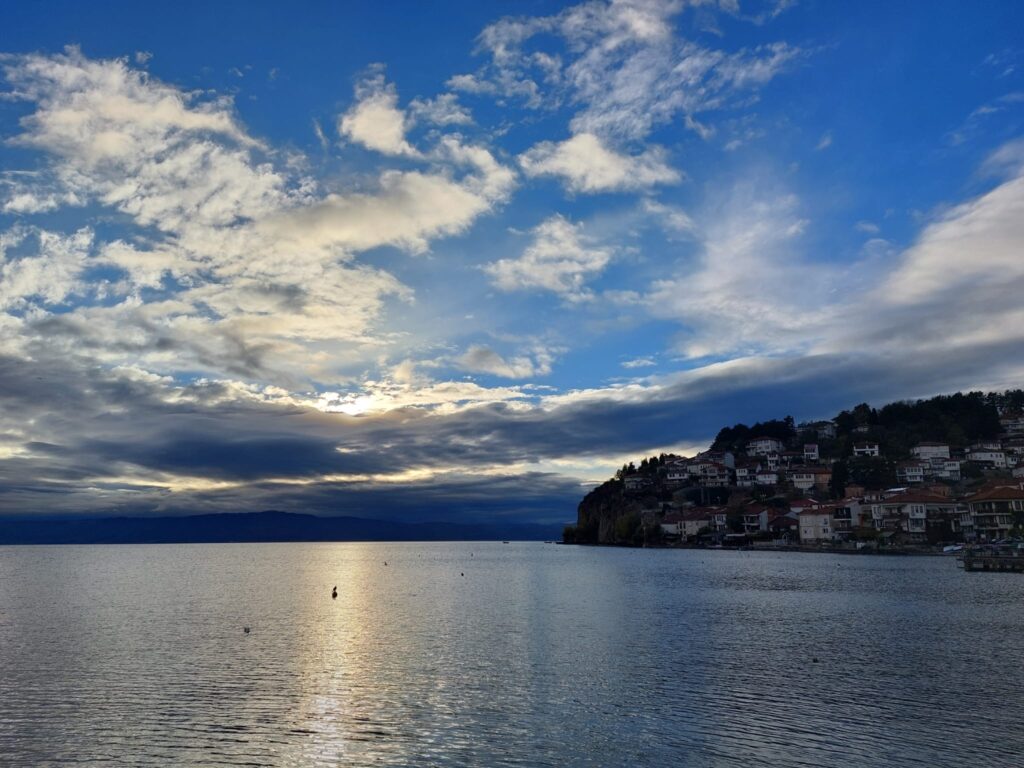 Vedere către Albania din Ohrid FOTO Andreea Sprînceană