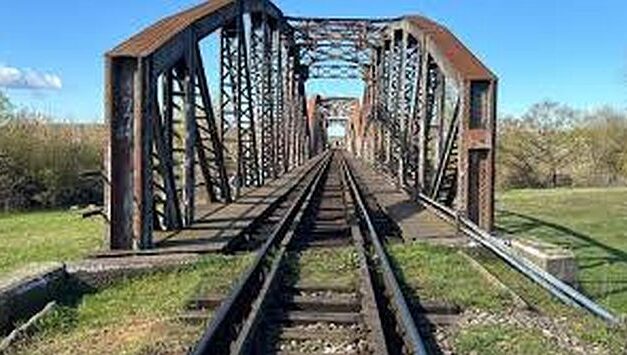 Un pod austro-ungar din 1908, condamnat la dispariție. Autorizație de demolare pentru o construcție feroviară de pe Mureș