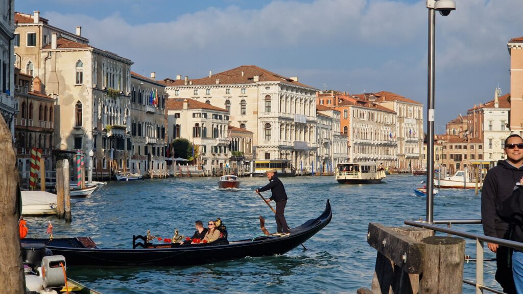 Venetia, gondola, credit foto Turism Istoric (Sorin Rosu)