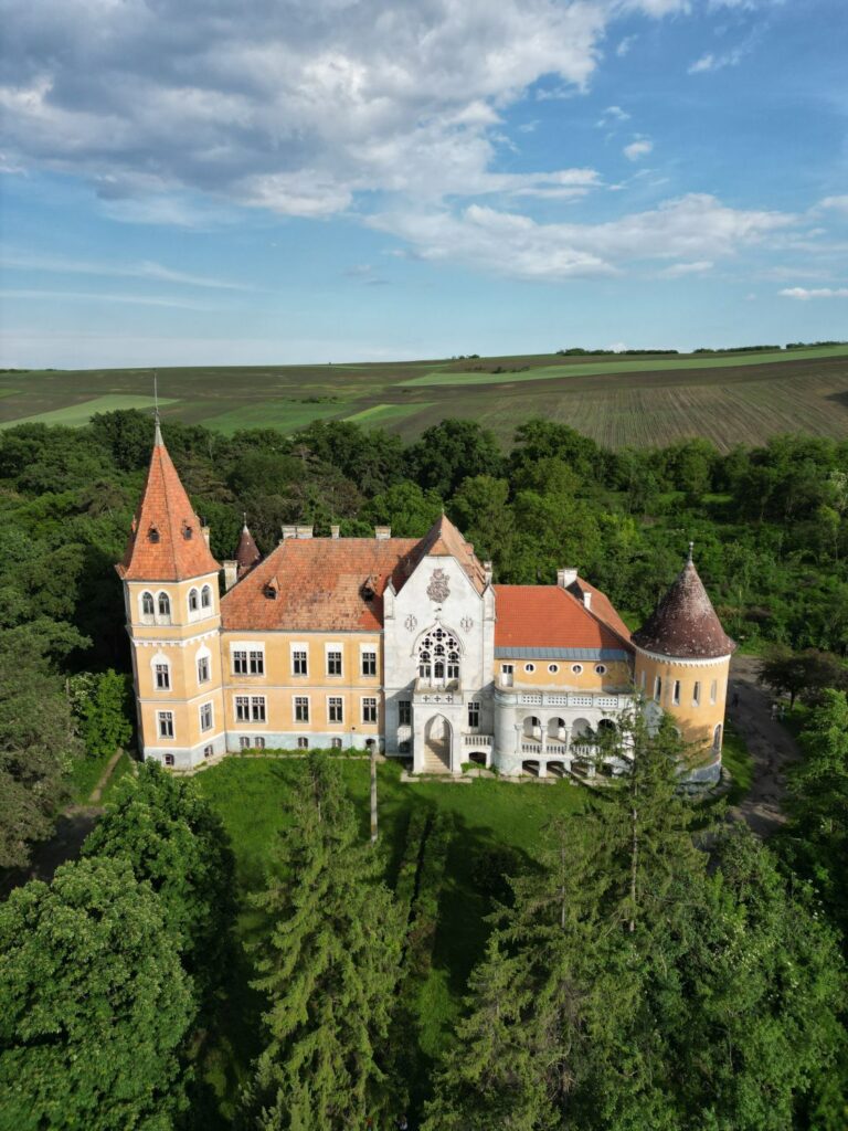 Castelul Ugron din Zau de Câmpie credit foto Romania Atractiva