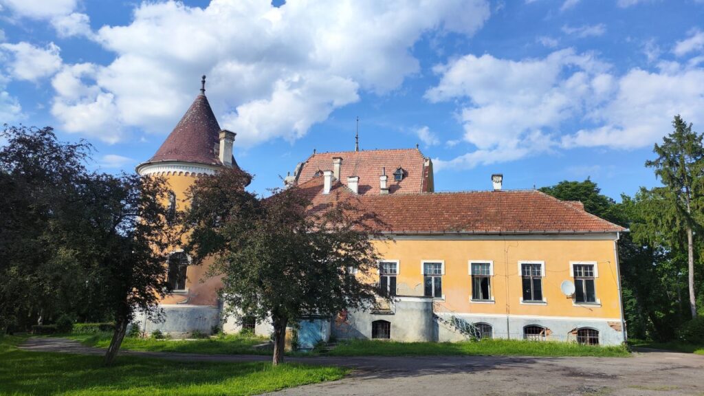 Castelul Ugron din Zau de Câmpie credit foto turism istoric
