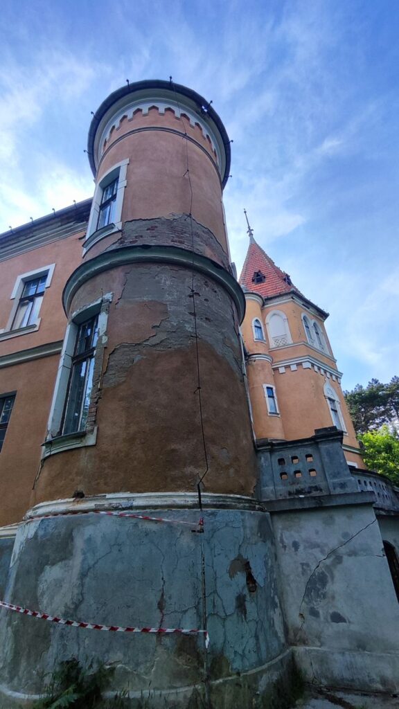 Castelul Ugron din Zau de Câmpie credit foto turism istoric
