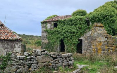 Un sat abandonat de pe țărmul Atlanticului, la preț de apartament în București