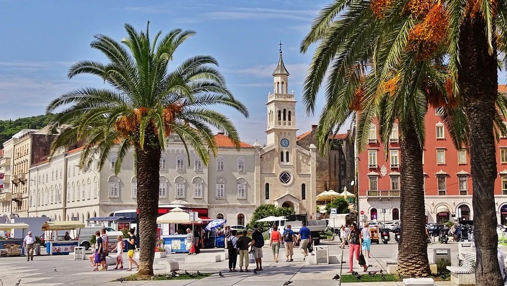 Oras turistic interzice vânzarea alcoolului după ora 20. O nouă strategie împotriva turismului excesiv