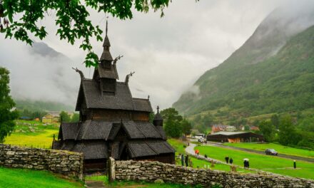 Norvegia investește milioane pentru salvarea bisericilor medievale vikinge