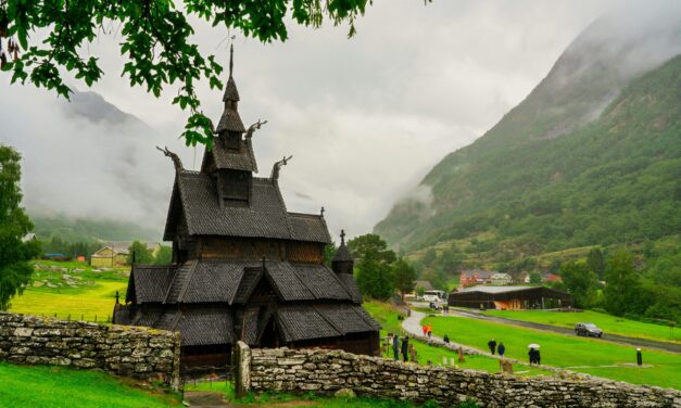 Norvegia investește milioane pentru salvarea bisericilor medievale vikinge