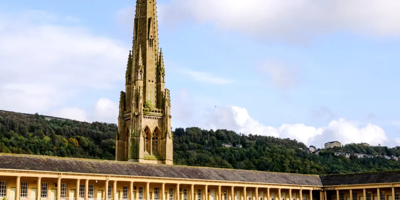 The Piece Hall – clădirea unică din Anglia care a supraviețuit 250 de ani: capodopera georgiană transformată în scenă de concerte