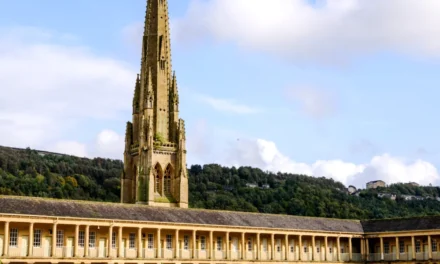 The Piece Hall – clădirea unică din Anglia care a supraviețuit 250 de ani: capodopera georgiană transformată în scenă de concerte