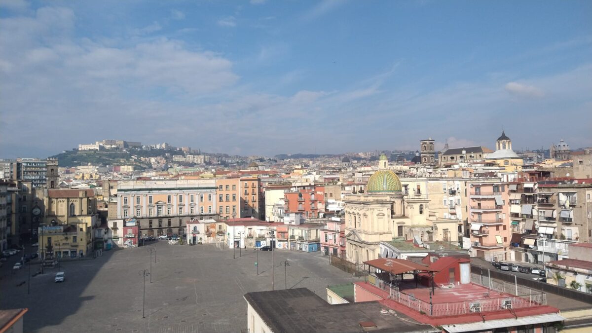 Piazza de Mercado, Napoli, Italia, foto Cristian Plaiasu (turismistoric.ro)