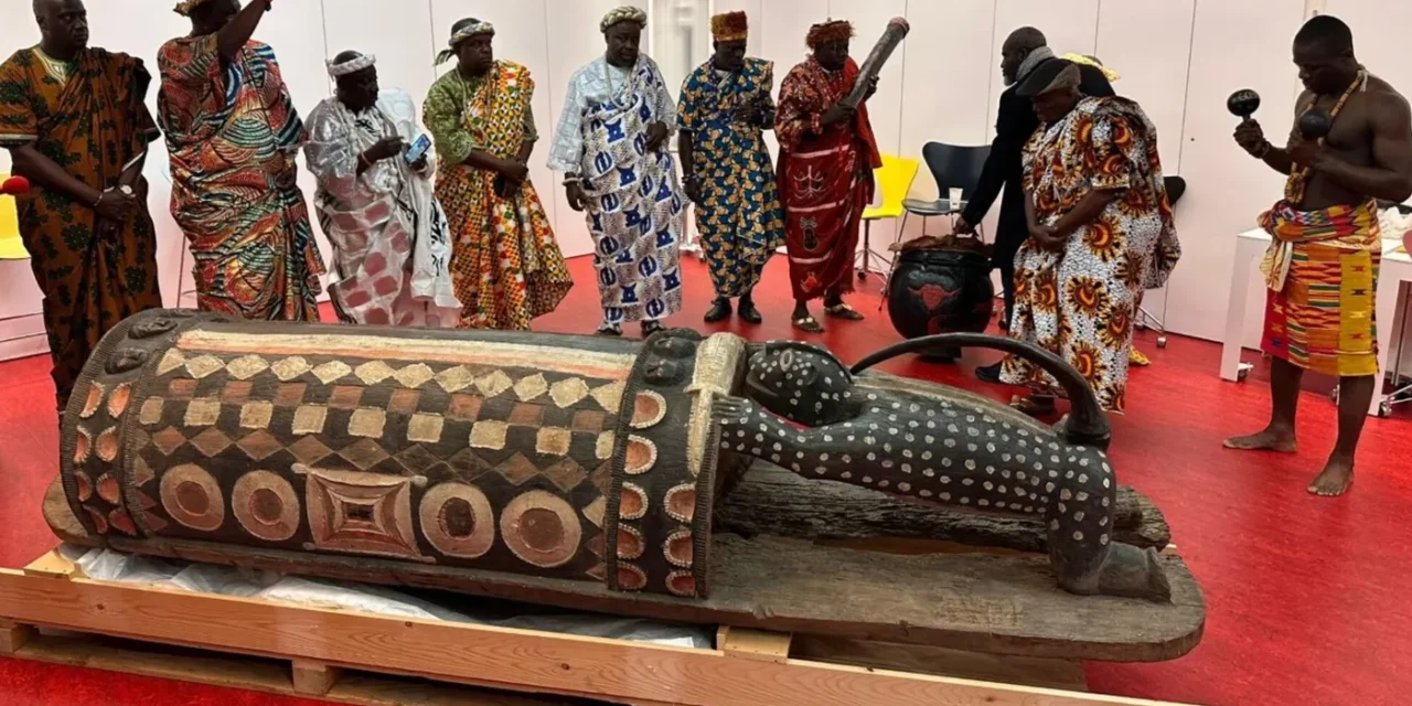 Povestea Djidji Ayôkwé: simbolul african, furat de coloniști, recuperat din Franța