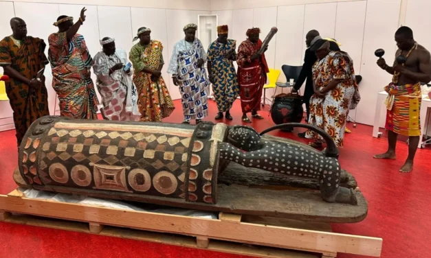 Povestea Djidji Ayôkwé: simbolul african, furat de coloniști, recuperat din Franța