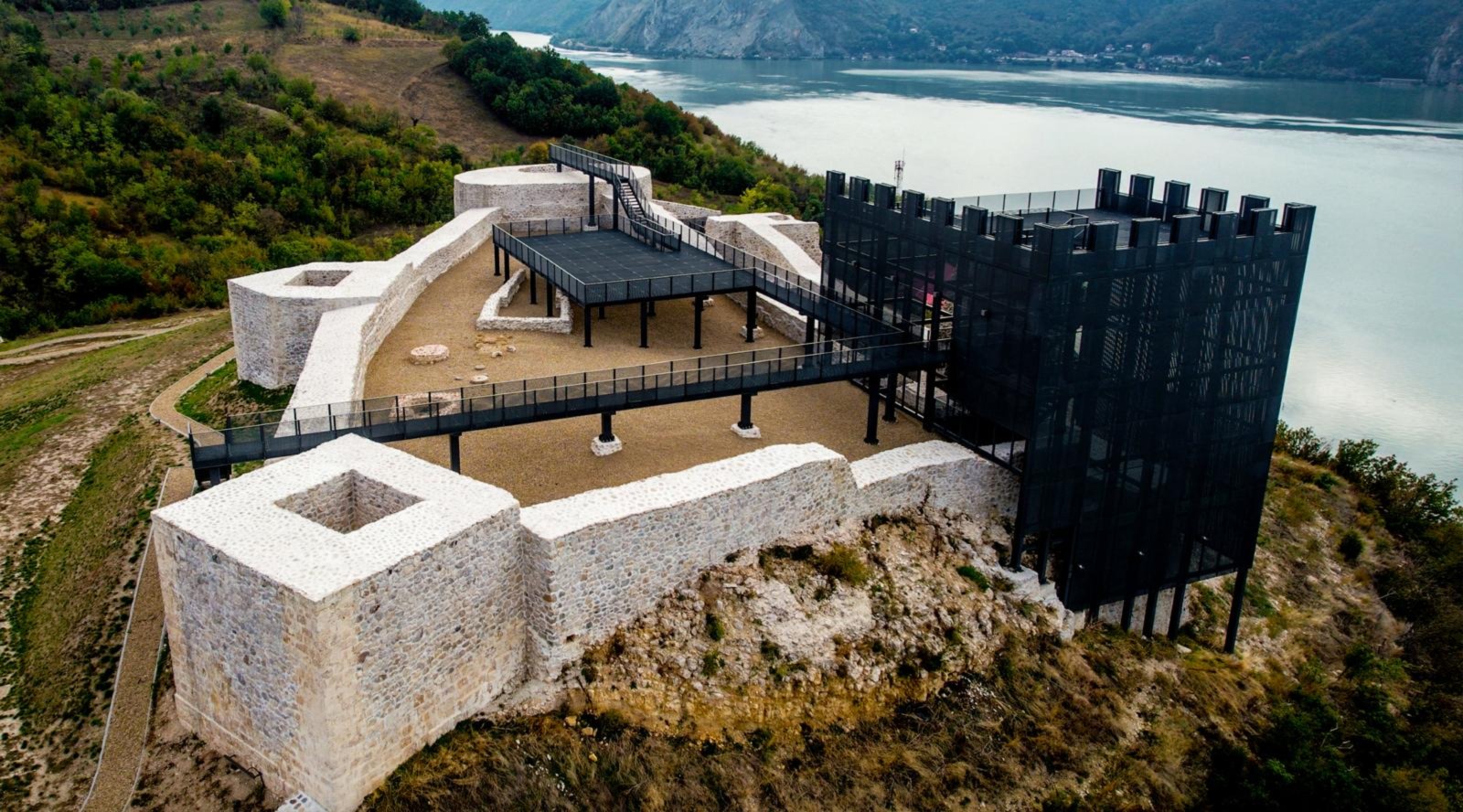 Ar putea fi o imagine cu castel