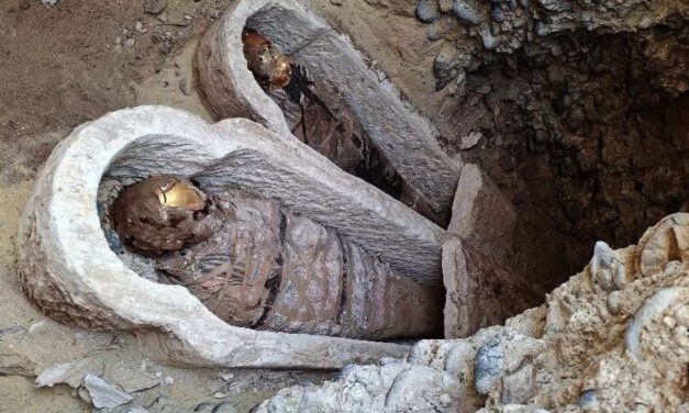 Descoperire incredibilă în Egipt: o mumie ascundea un papirus din „Iliada”