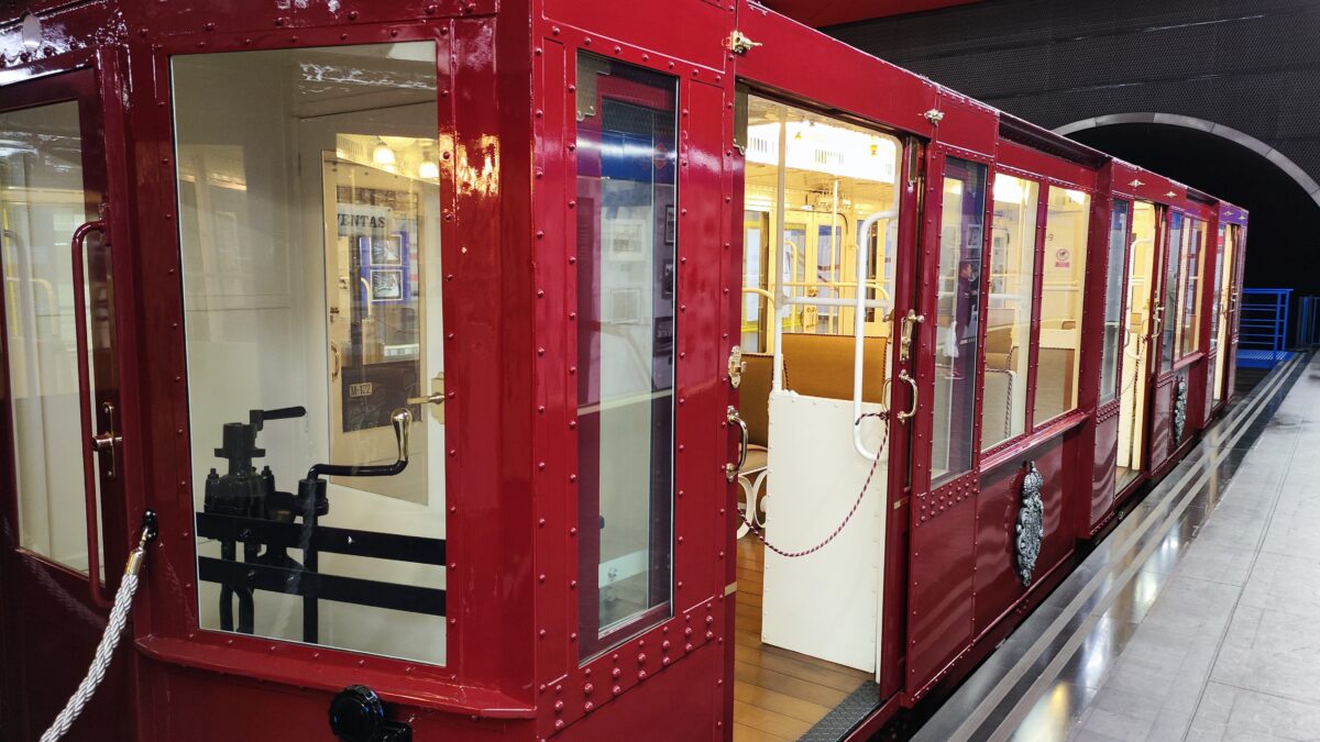 Metroul din Madrid ascunde o istorie fascinantă: trenuri istorice in muzeul Chamartín. Madrid, Spania, interior metrou vechi, Credit foto Turism Istoric