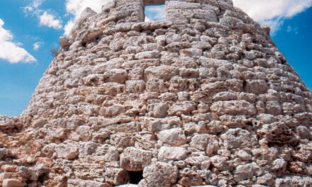 Civilizația dispărută care a construit turnuri uriașe din piatră – misterul din Menorca care uimește arheologii