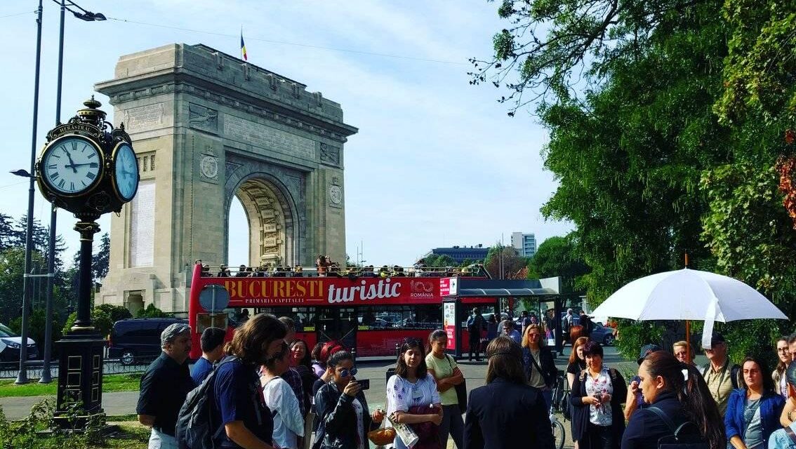 Autobuzele turistice din București revin în circulație