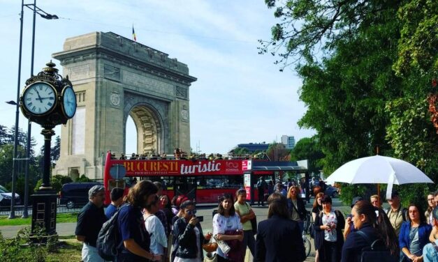 Autobuzele turistice din București revin în circulație