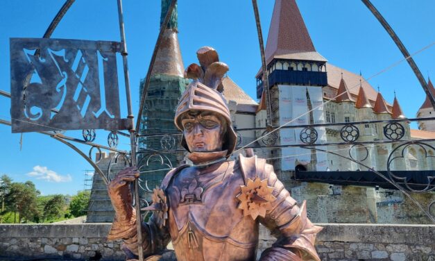Cavalerul de pe Turnul Buzdugan a revenit la Castelul Corvinilor