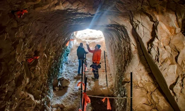 Un tunel antic ascuns de secole a fost descoperit sub un oraș istoric