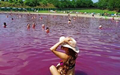Unul dintre cele mai ciudate lacuri din lume își schimbă culoarea sub ochii vizitatorilor